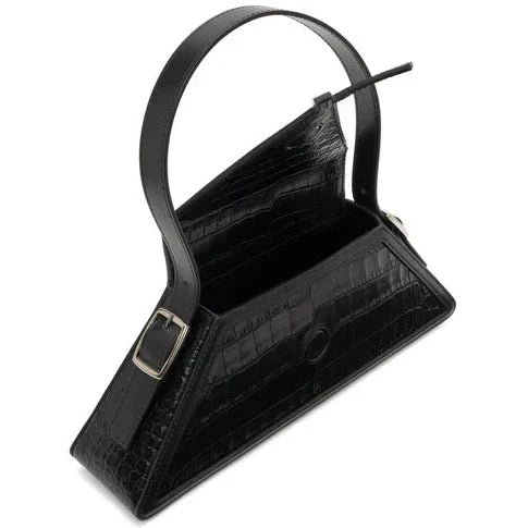 Geometric handbag with a structured design